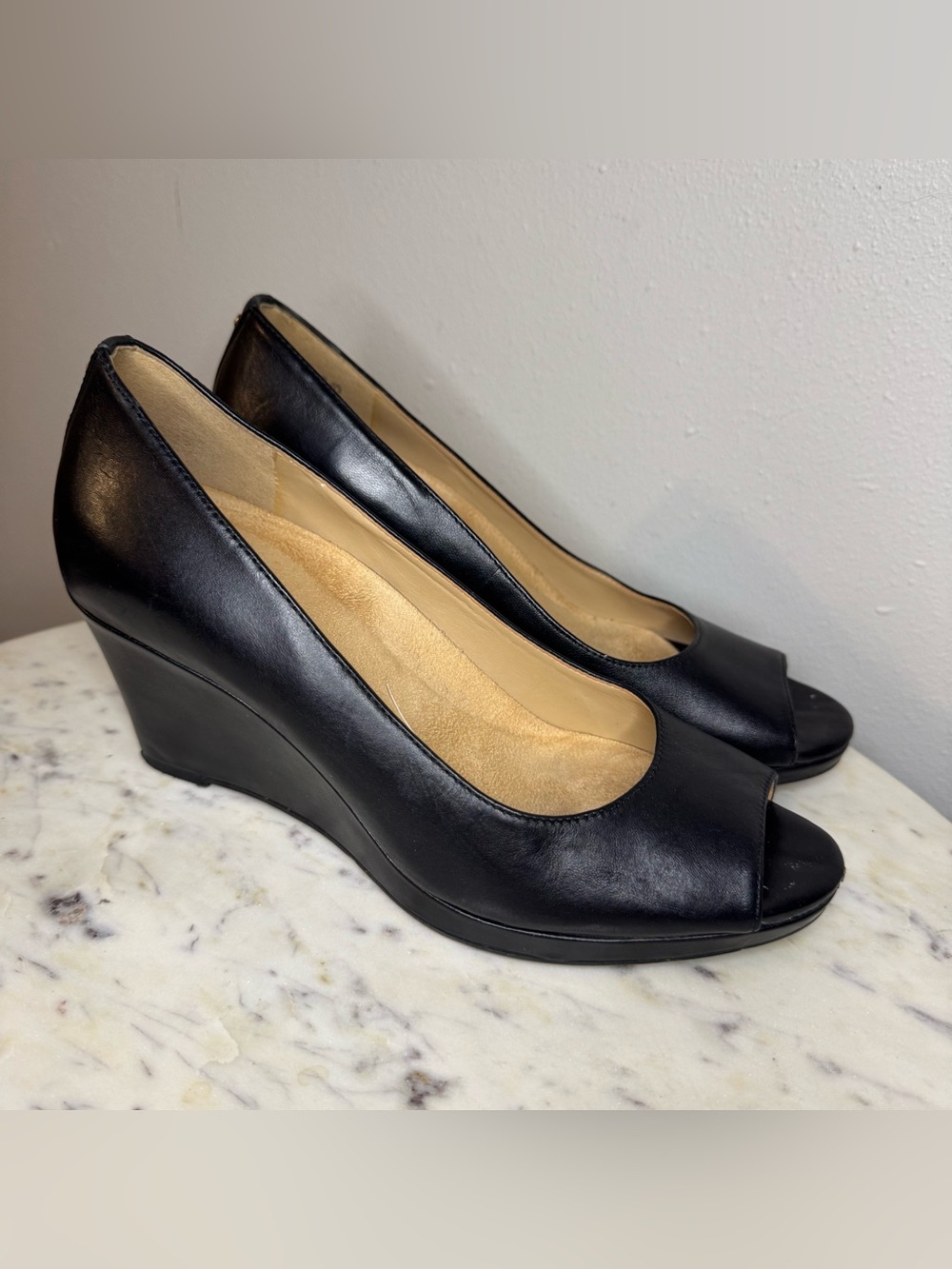 Naturalizer Wedges Size 7.5 M black
Leather Upper shoes